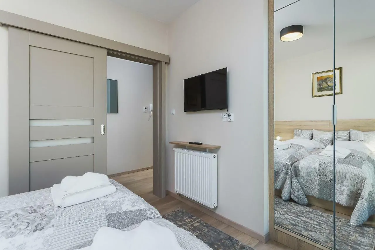 Apartments Kraków Rajska 3 by Renters